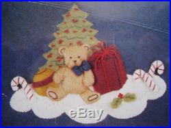 BUCILLA Felt Applique Christmas TREE SKIRT Kit, WOODLAND SANTA, Size 43,85115, NIP
