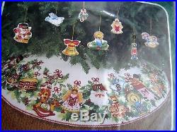 BUCILLA Felt Stitchery Holiday TREE SKIRT Kit, MERRY CHRISTMAS, 8 Ornaments, 82102