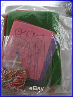 Bucilla FELT Applique Holiday Christmas Craft Kit, GINGERBREAD HOUSE, 85261,2005