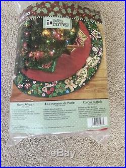 Bucilla Plaid Mary Engelbreit Christmas Tree Skirt Felt Kit Marys wreath round