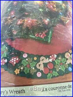 Bucilla Plaid Mary Engelbreit Christmas Tree Skirt Felt Kit Marys wreath round
