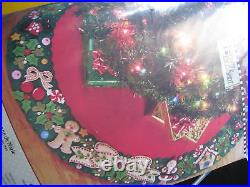 Christmas BUCILLA Felt Applique TREE SKIRT Kit, MARY'S WREATH, Engelbreit, 85466,42