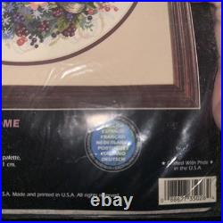 Dimensions Counted Cross Stitch Kit 35028 Berry Wreath Welcome Retired Sealed