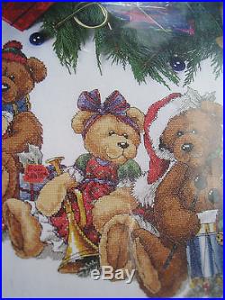 Dimensions Counted Cross Stitch Tree Skirt KIT, CHRISTMAS BEARS, Teddy, Family, 8693