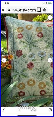 Glorafilia Daisies in the Garden Kit 18 Needlepoint Kit # 8020