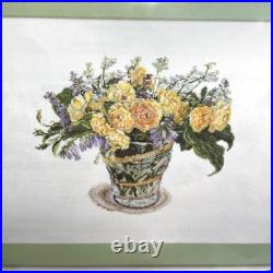 LECIEN Cross-stitch embroidery kit Fujico Collection'Graham Thomas & buttercup LECIEN Cross-stitch embroidery kit Fujico Collection'Graham Thomas & buttercup
