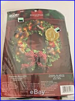 NEW Plaid Bucilla Felt Christmas Sequin Beaded Felt Lighted Wreath Kit #85453