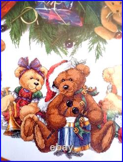 New 2002 Christmas Bears Tree Skirt Counted Cross Stitch Kit by Dimensions